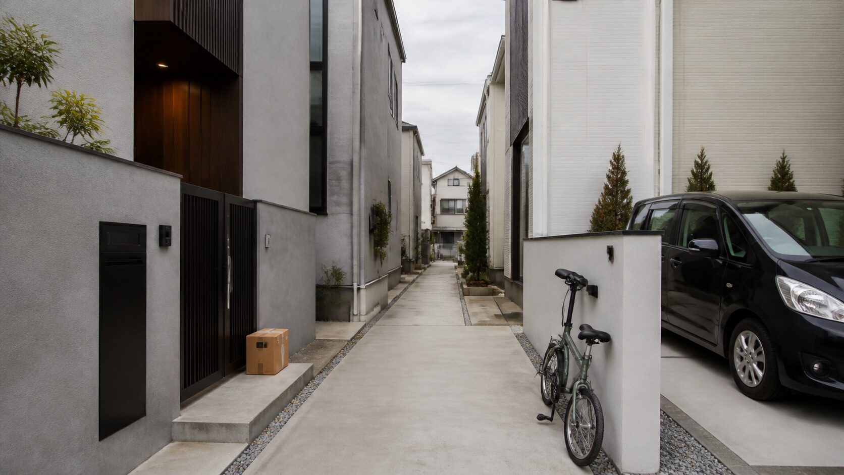 車と自転車と歩行の経路が重なる延長敷地