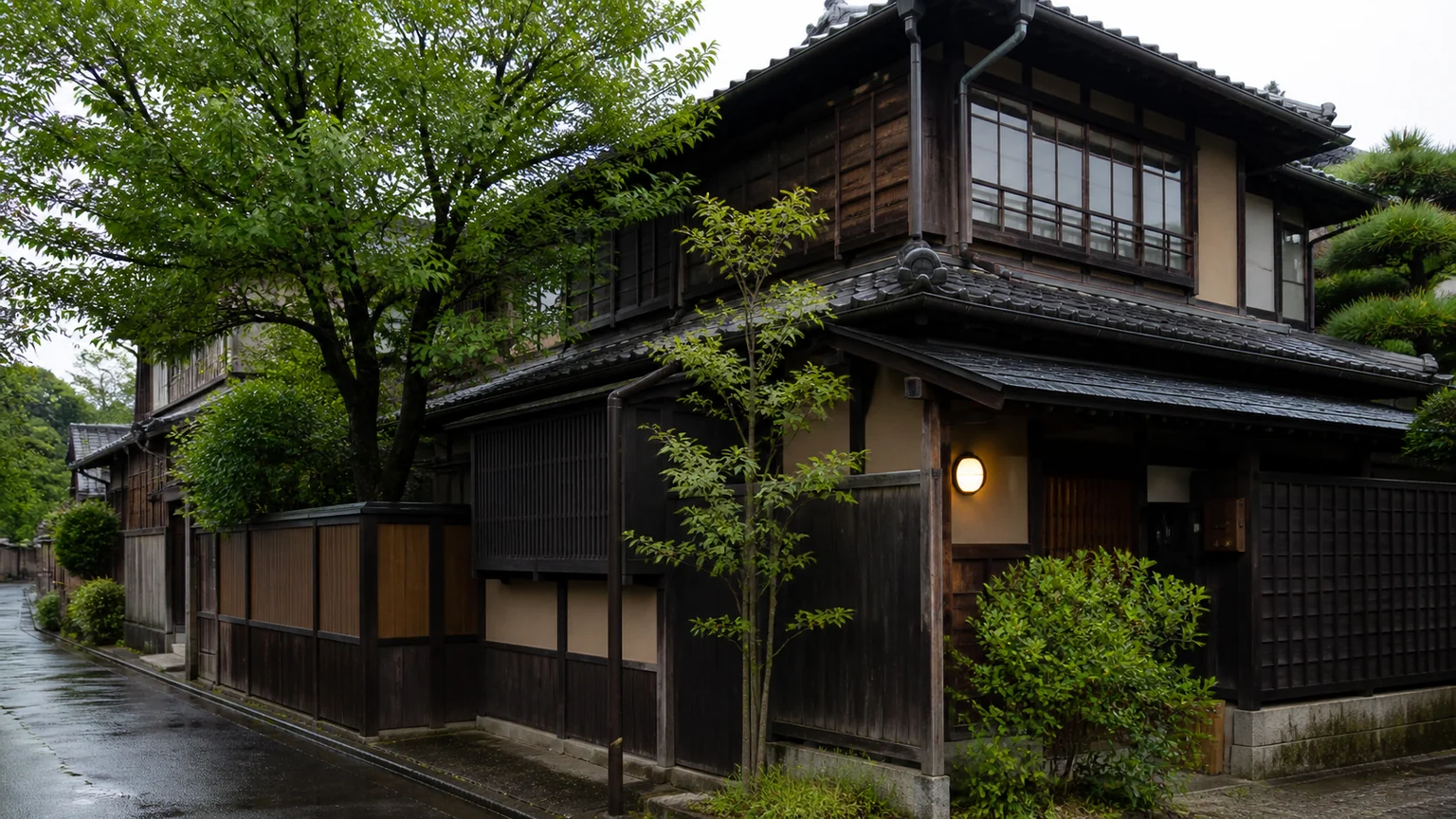 手入れを重ねながら現在も使われている木造住宅の外観